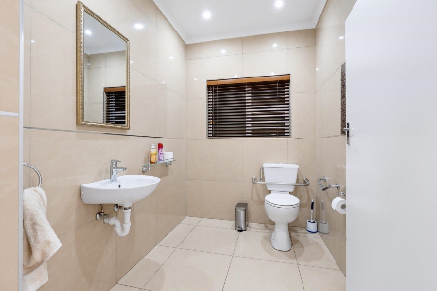 To Let Commercial Property for Rent in Table View Western Cape